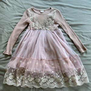 Girls dress size 5-6. Color is mauve.